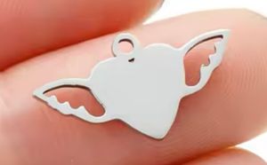 Corazón con alas - Plateada - Charm