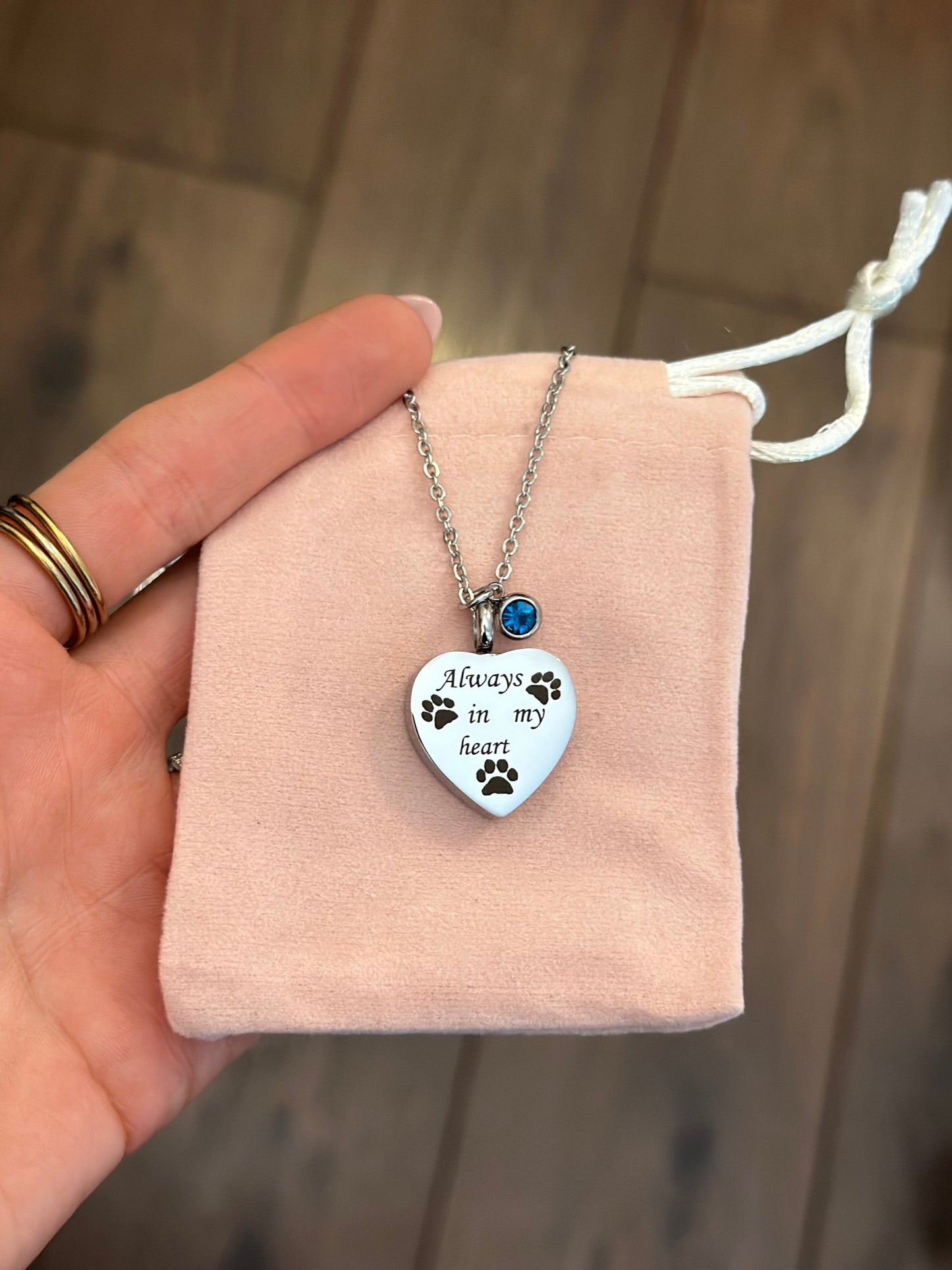PLAQUITA GRANDE URNA DE CORAZÓN (PARA CENIZAS)